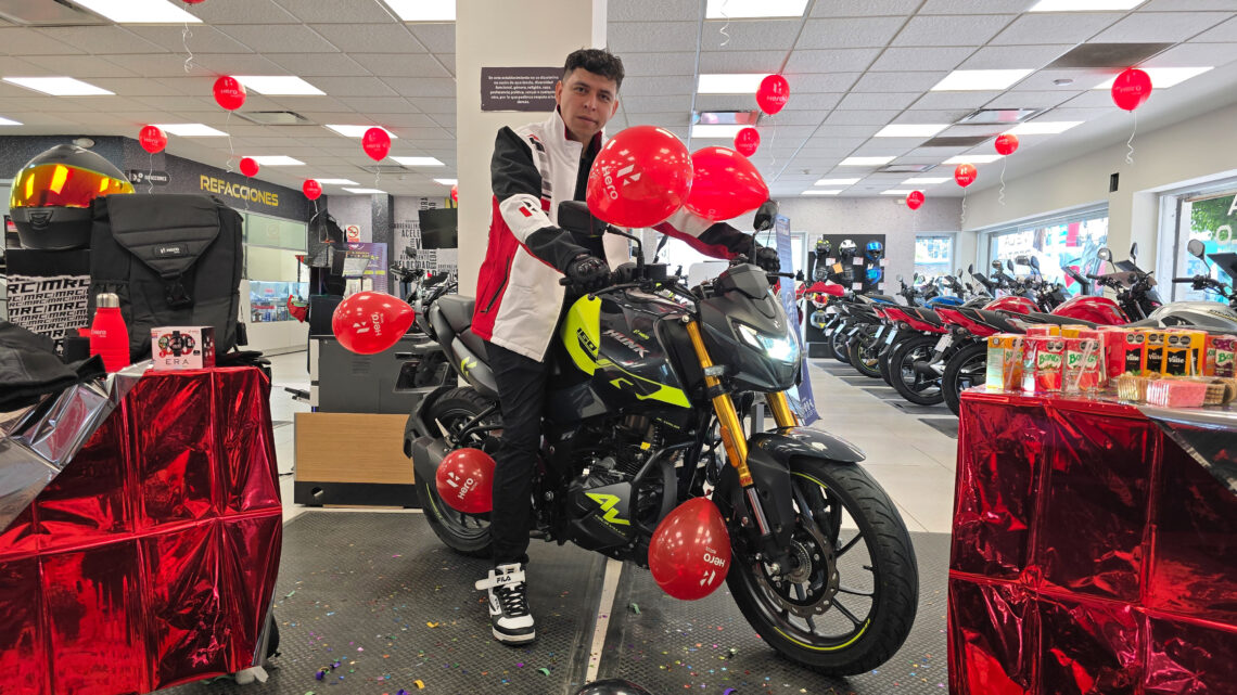 Hero entrega su motocicleta número 100,000