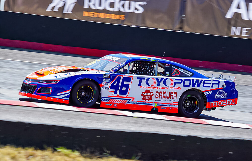 Vences y Richards lucen competitivos en el arranque de NASCAR México Series